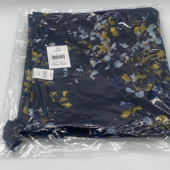 J.Jill _ NEW Very Pretty Floral Square Scarf _ NWT - Picture 6 of 8